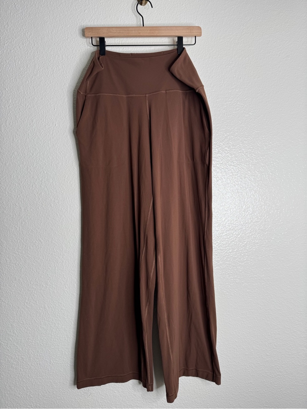 Lululemon Align Wide Leg High-Rise Pant 31"
Roasted Brown size 14 - Picture 3 of 8